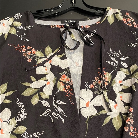Boohoo Women’s Body Suit Size 10=L  Floral Black Background Ties Round Neckline - Picture 2 of 11